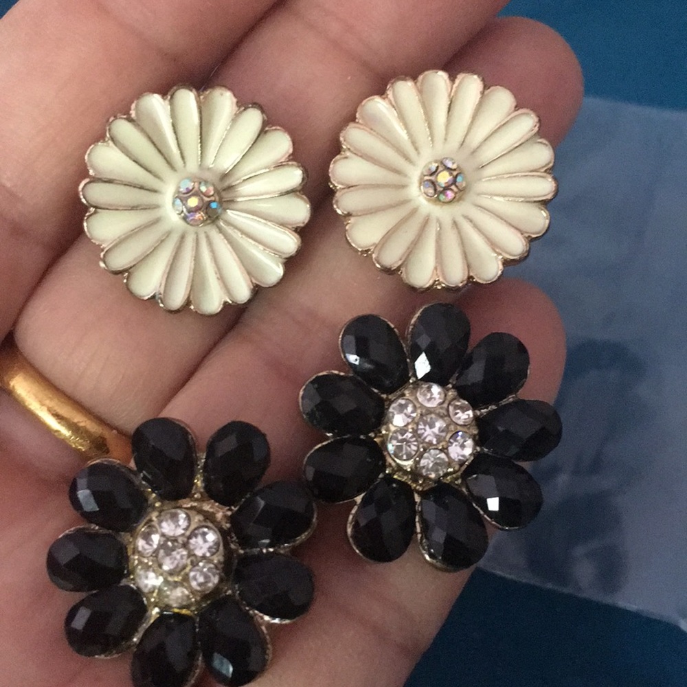 Only bundle. Set of 2 pierce earrings with stones,